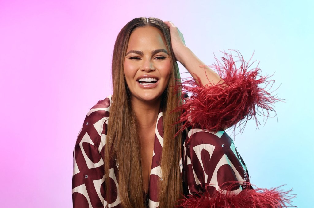 Chrissy Teigen Says Legends on ‘Sports Illustrated’ Cover Are Her ‘Dream Blunt Rotation’