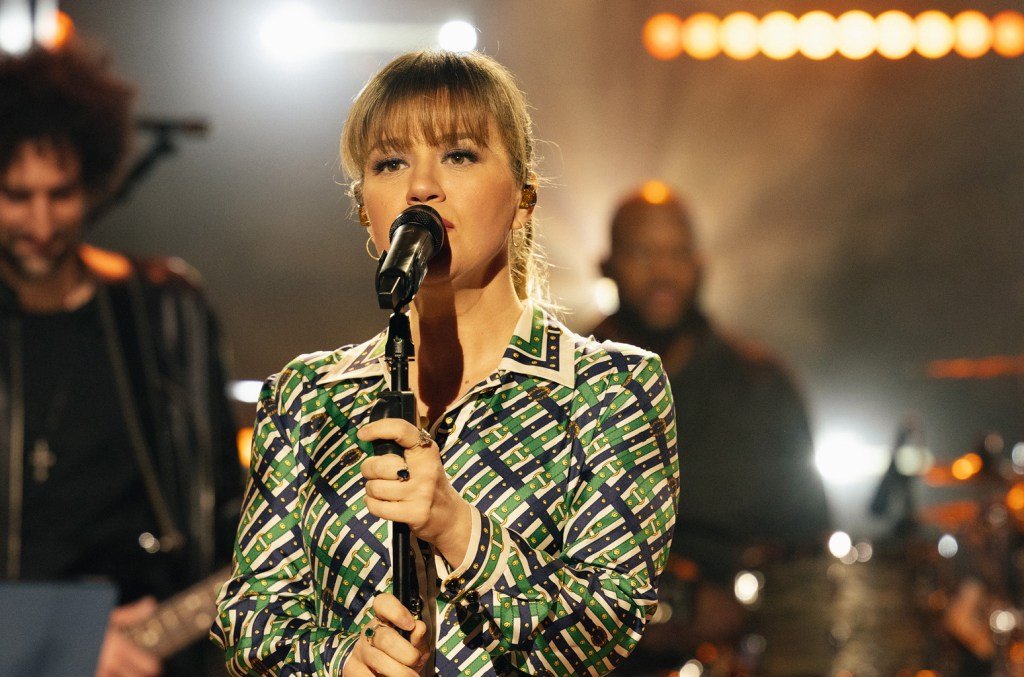 Kelly Clarkson’s Talent Is ‘Chemical’ With This Post Malone Cover