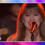 Watch Kelly Clarkson Go Down in a ‘Blaze of Glory’ as She Botches the Lyrics in Front of Bon Jovi