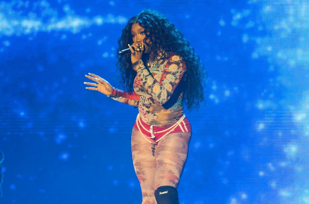 SZA Rings Up Third No. 1 on Pop Airplay Chart With ‘Saturn’