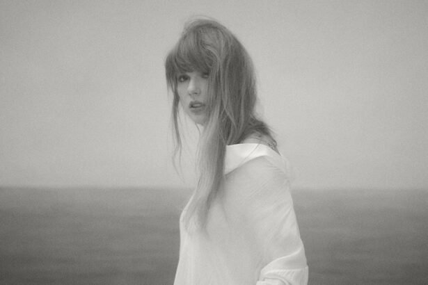 Taylor Swift cr Beth Garrabrant 2024 The Albatross billboard 1548