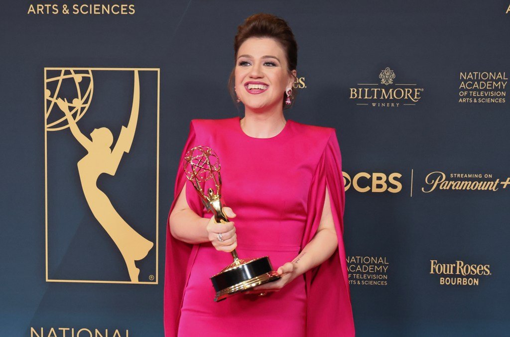 kelly clarkson daytime emmys 2024 billboard 1548