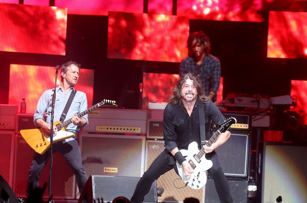 Foo Fighters Guitarist Chris Shiflett Pays Sly Tribute to Reds Icon Pete Rose During Cincinnati Stadium Show: ‘Cincinnati Invented Hustle’
