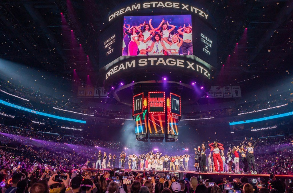 kcon la itzy dream stage pr credit K con CJ ENM 2023 billboard 1548