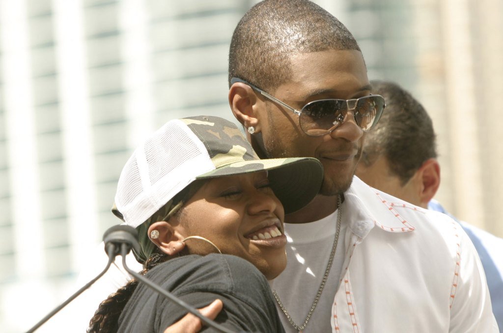 Missy Elliott and Usher 2004 billboard 1548