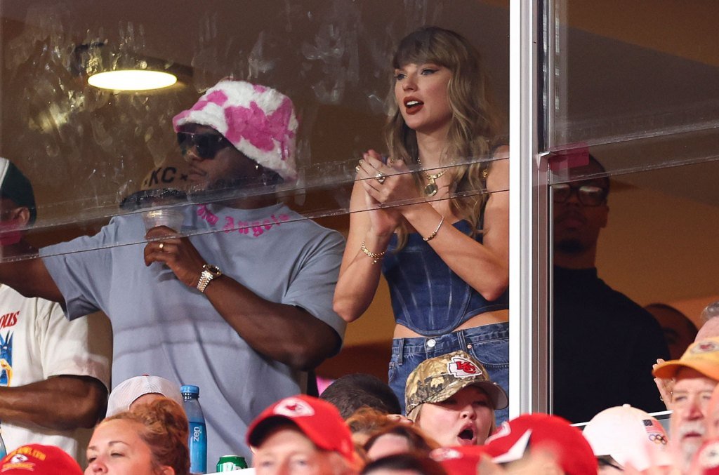 Taylor Swift Is ‘Feeling Fantastic’ After Chiefs Win, Leaves Game Holding Hands With Travis Kelce