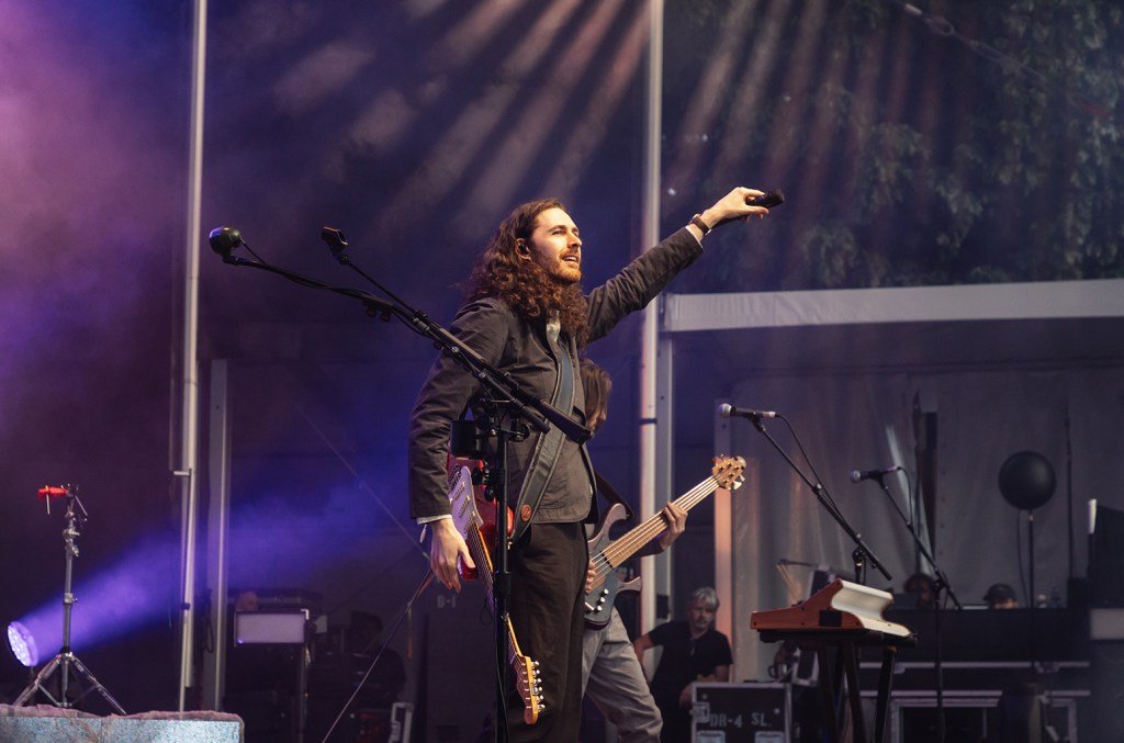 hozier forest hills pr cr bryan kwon 01 2024 billboard 1548