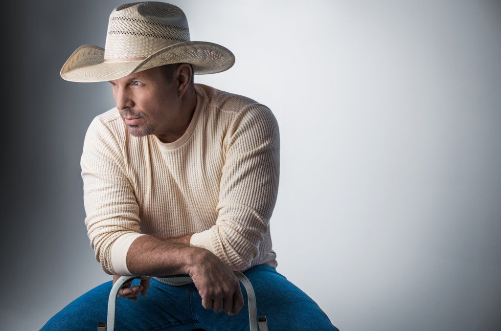 Garth Brooks cr Mark Tucker Photo Copyright Blue Rose Inc. billboard 1548