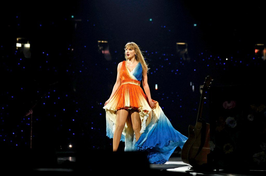 Taylor Swift 04 The Eras Tour Toronto ON 345 billboard 1548