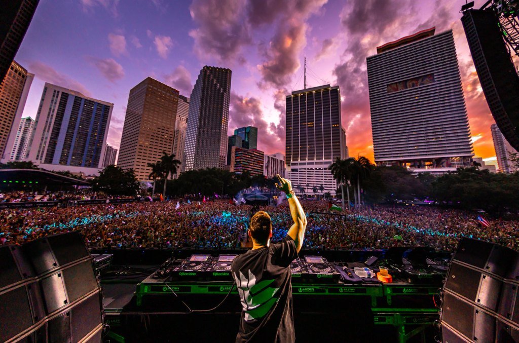 Ultra Music Festival 2024 Credit Alive Coverage billboard. 1548