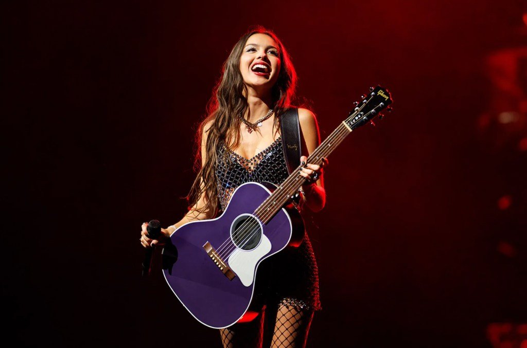 olivia rodrigo guts tour intuit 2024 billboard espanol 1548