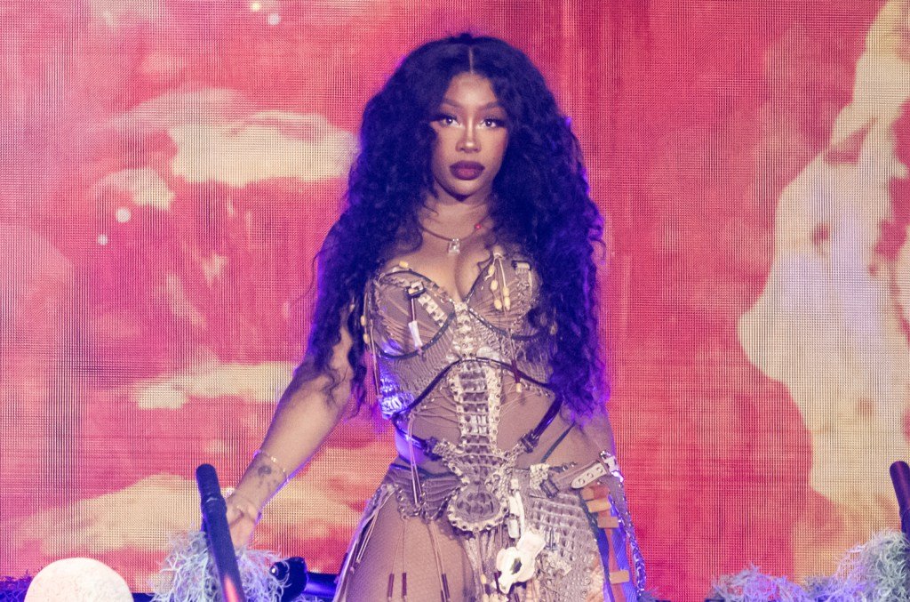 sza Glastonbury Festival 2024 Day Five billboard 1548