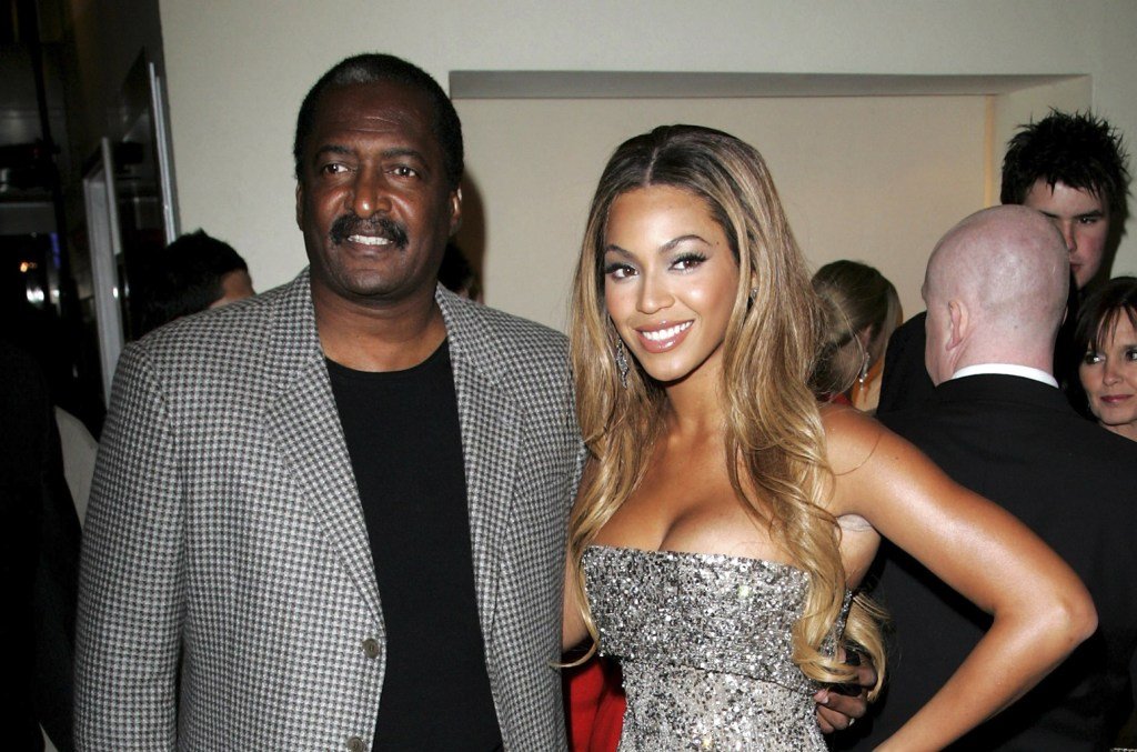 Beyonce and Matthew Knowles 2007 billboard 1548