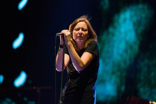 Beth Gibbons performing