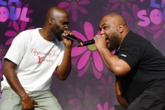 De La Soul performing