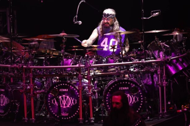 Dream Theaters Mike Portnoy performing