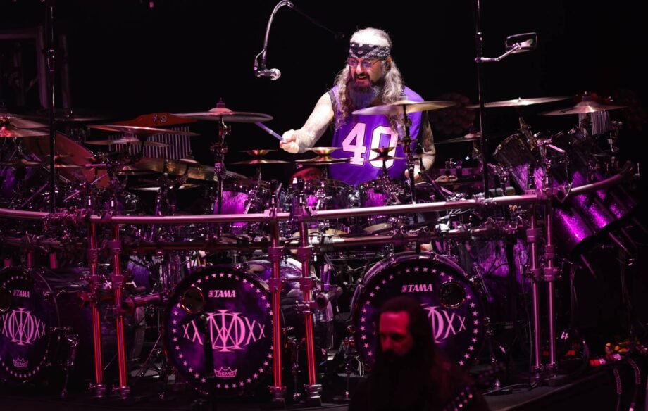 Dream Theaters Mike Portnoy performing