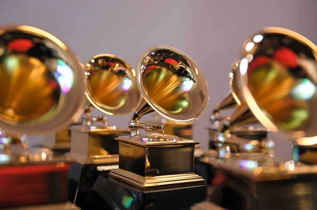 Grammy trophy billboard 1548