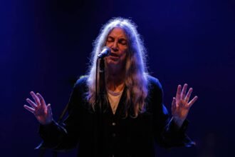 Patti Smith performing