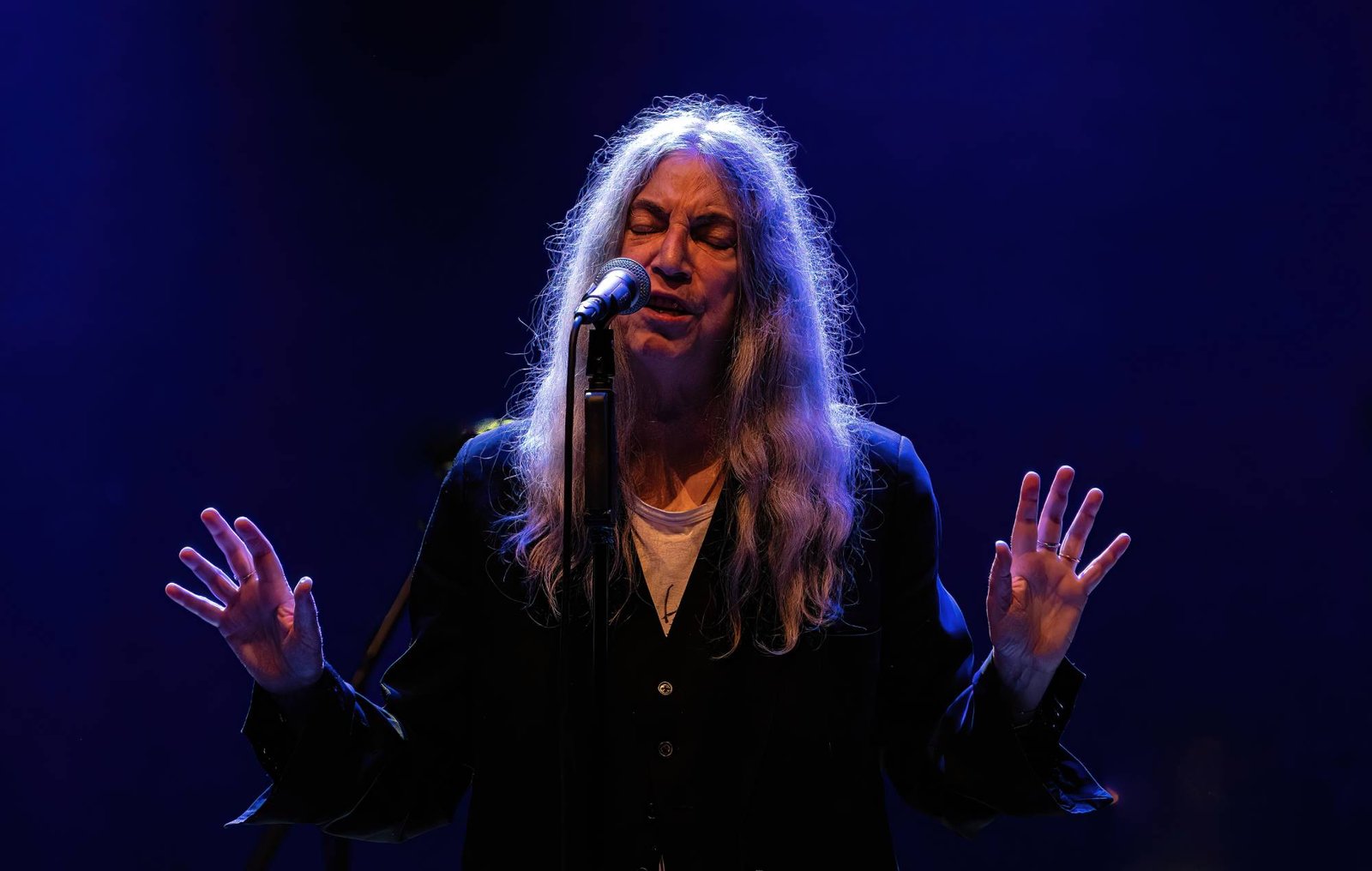 Patti Smith performing