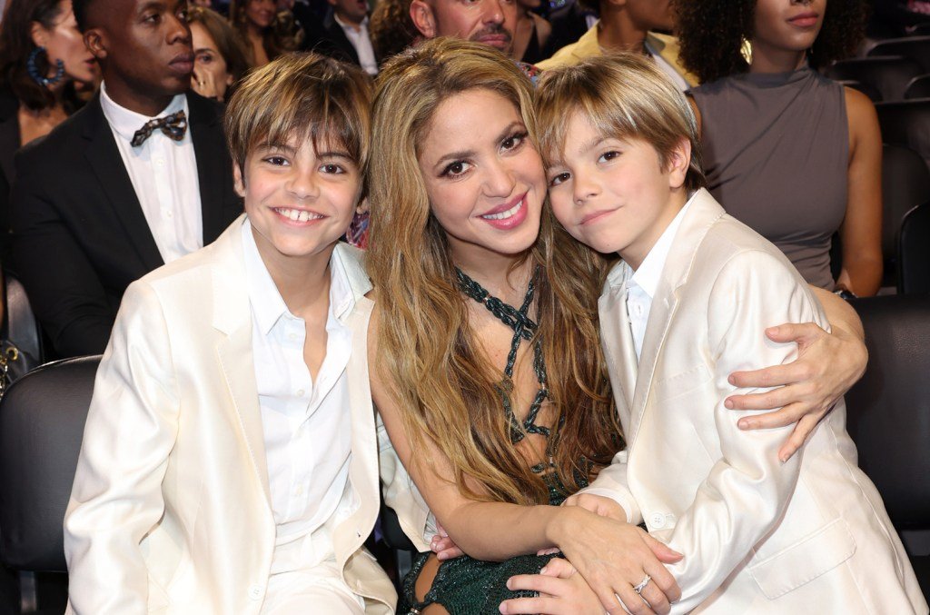 Shakira sons latin grammys 2023 billboard a 1548