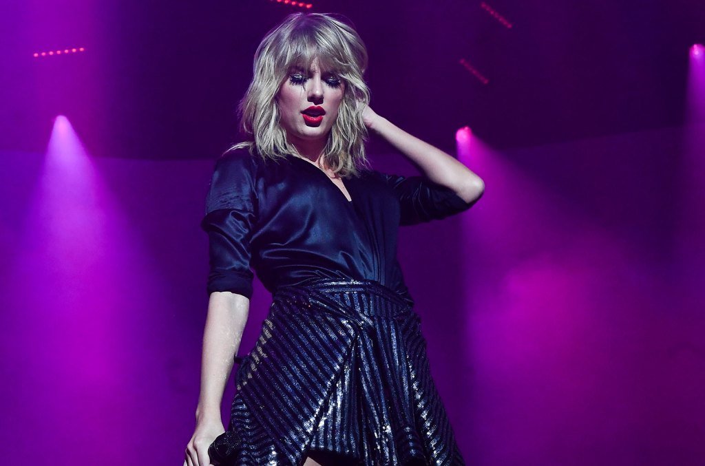 Taylor Swift City of Lover Concert at LOlympia 2019 a billboard 1548