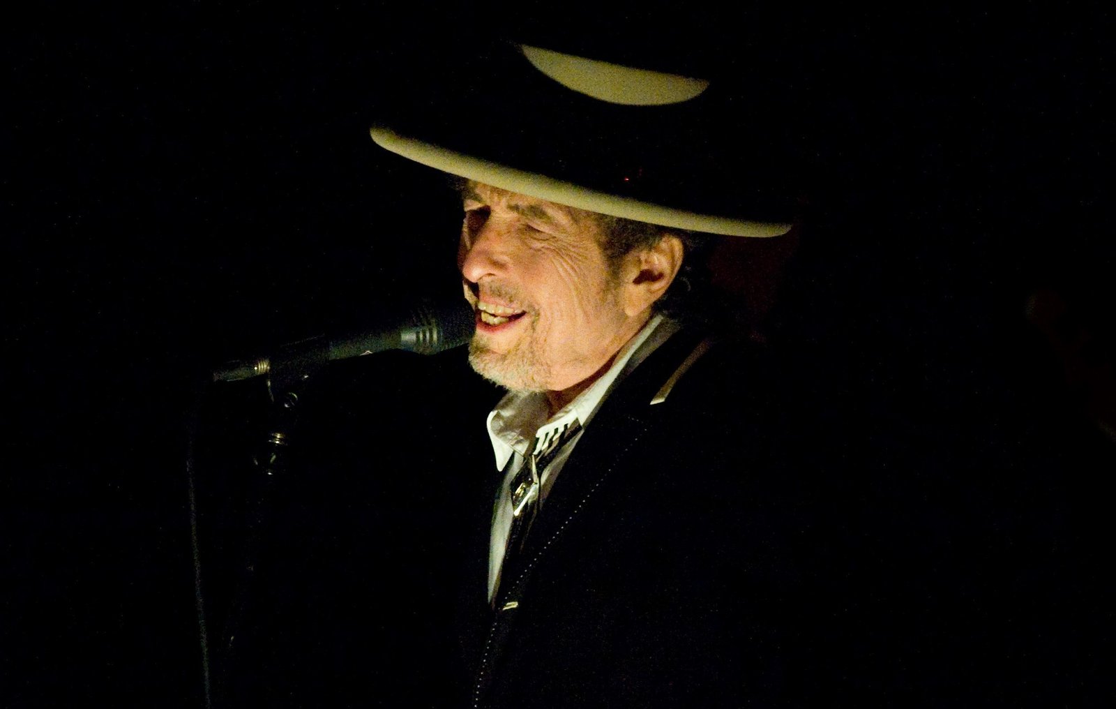 bob dylan@2000x1270 1