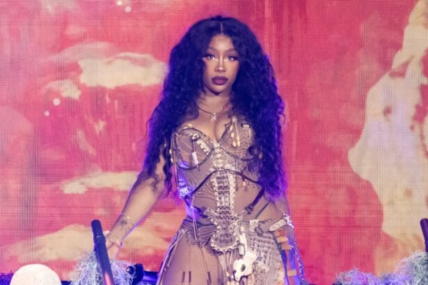 sza Glastonbury Festival 2024 Day Five billboard 1548