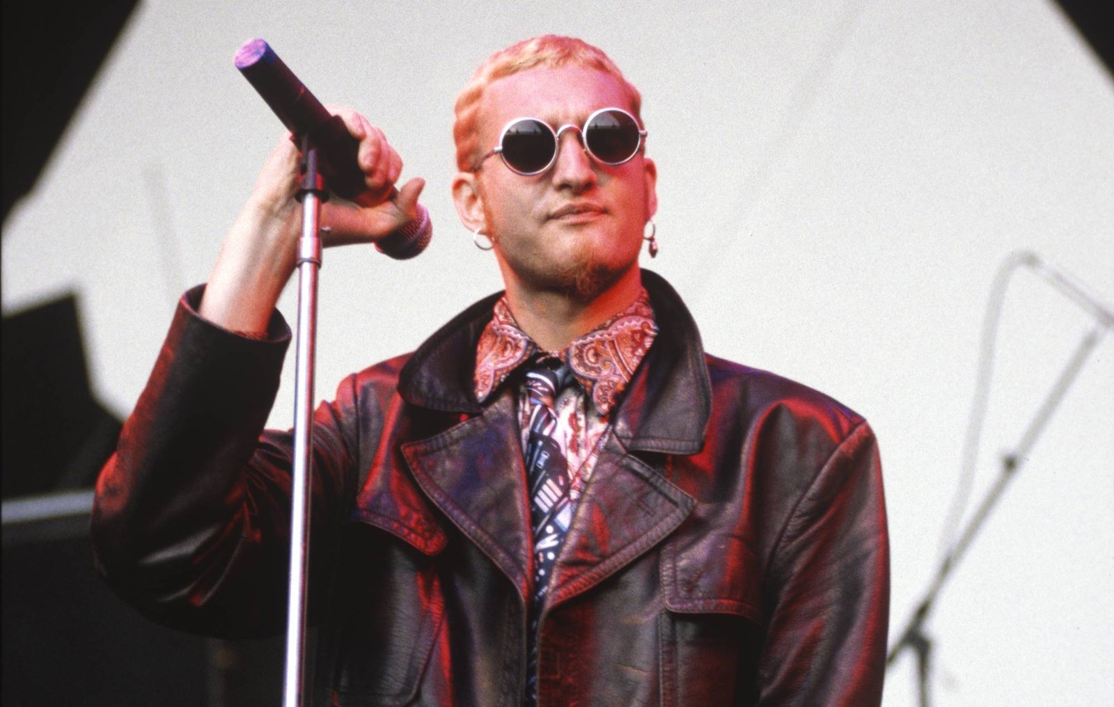 Layne Staley posing