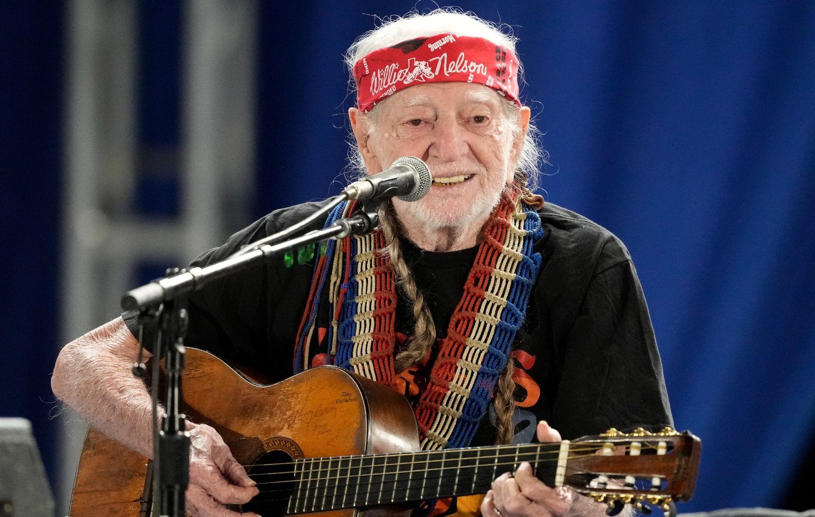 willie nelson@2000x1270